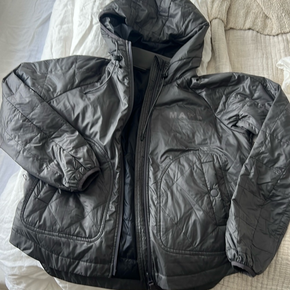 Women's Maap arrivals alt road haelo packable jacket in dark gray/silver
